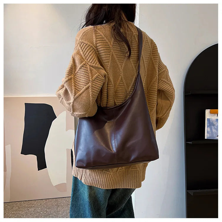 Large capacity commuting new winter popular 2025 solid color simple versatile fashion high sense texture casual single shoulder