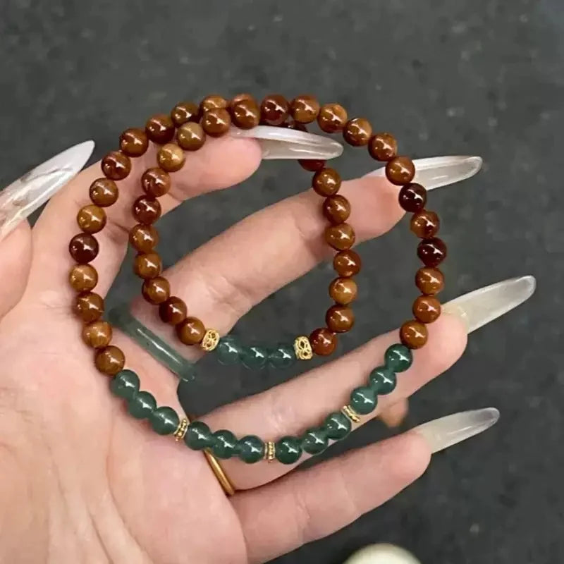 Fashionable and simple multi-layer bracelet suitable for enthusiasts who like to play with accessories and for everyday wear