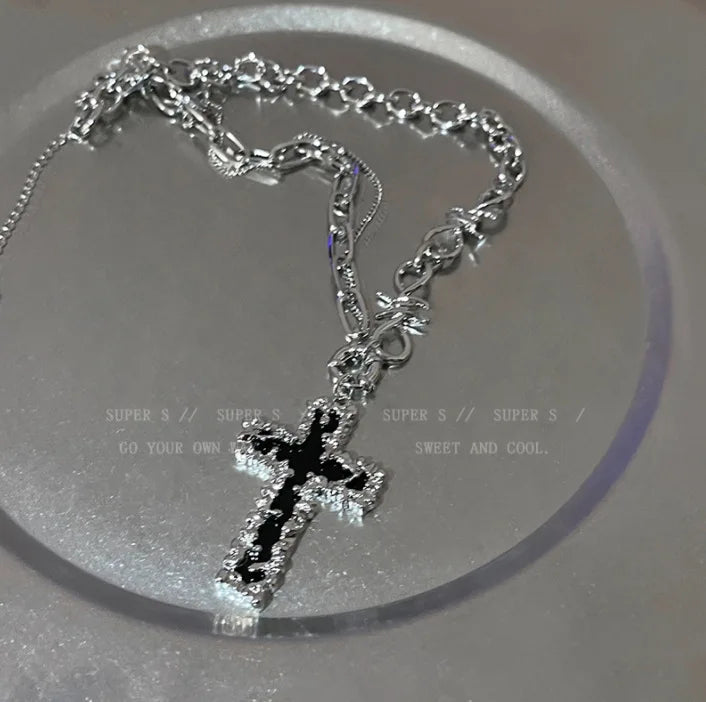 Unisex Gothic Punk Cross Barbed Thorns Pendant Chain Choker Necklace Hip-Hop Grunge Y2K Style Jewelry for Women and Men