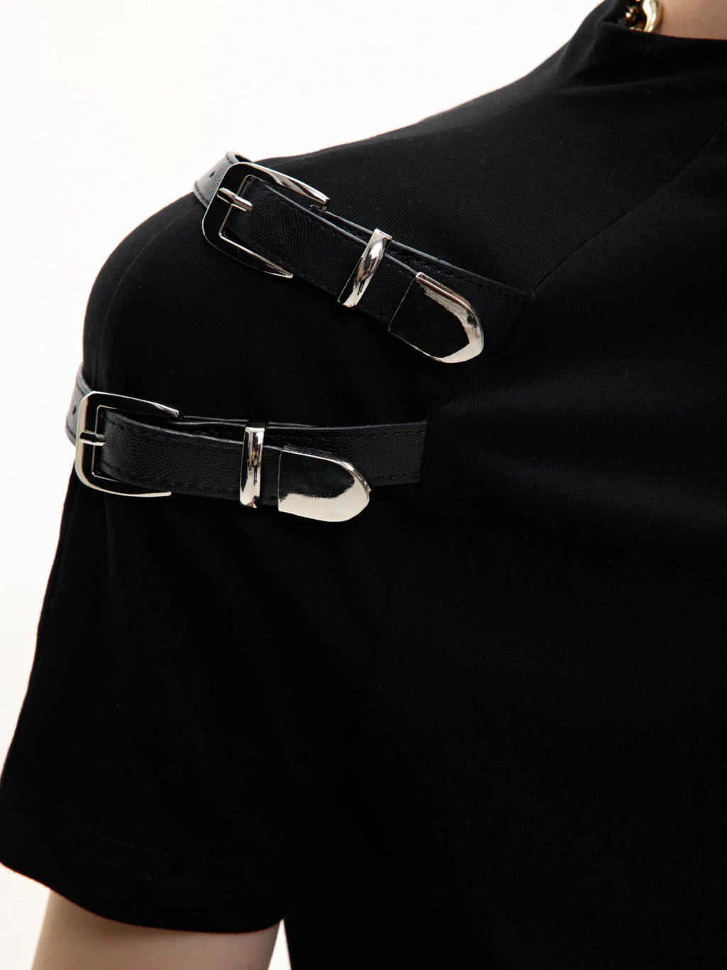 ArguE CulturE Metal Belt Design Slim Fit Short Sleeve T-Shirt Ice Sensation  Color Top Youth Fashion Breathable Cotton