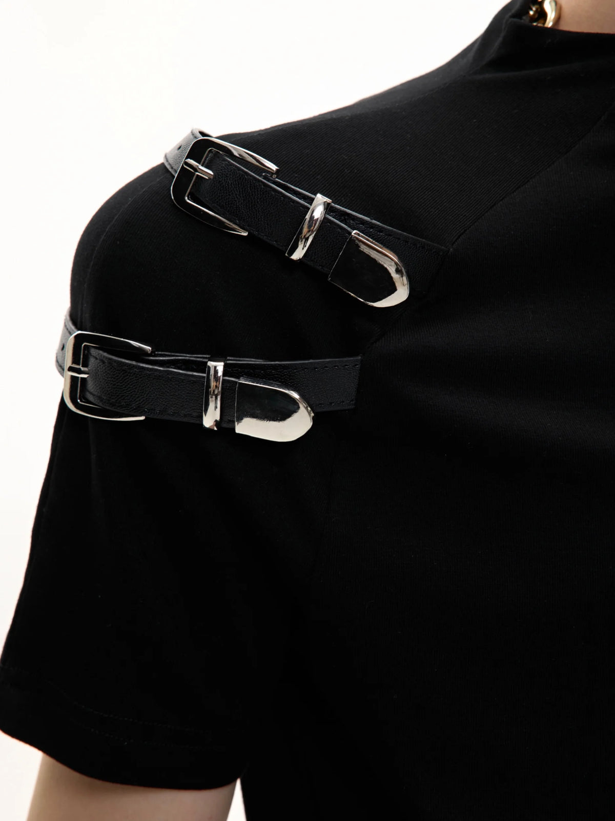 ArguE CulturE Metal Belt Design Slim Fit Short Sleeve T-Shirt Ice Sensation  Color Top Youth Fashion Breathable Cotton