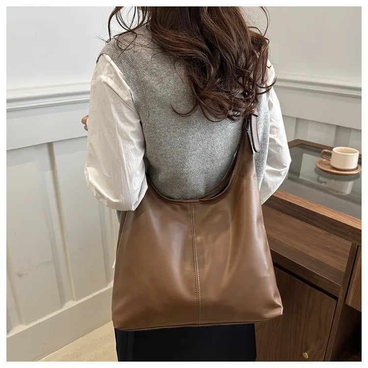 Large capacity commuting new winter popular 2025 solid color simple versatile fashion high sense texture casual single shoulder