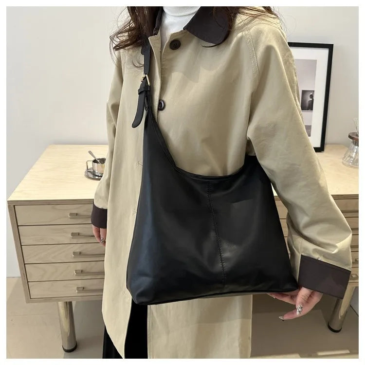 Large capacity commuting new winter popular 2025 solid color simple versatile fashion high sense texture casual single shoulder