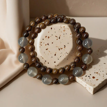 Fashionable and simple multi-layer bracelet suitable for enthusiasts who like to play with accessories and for everyday wear