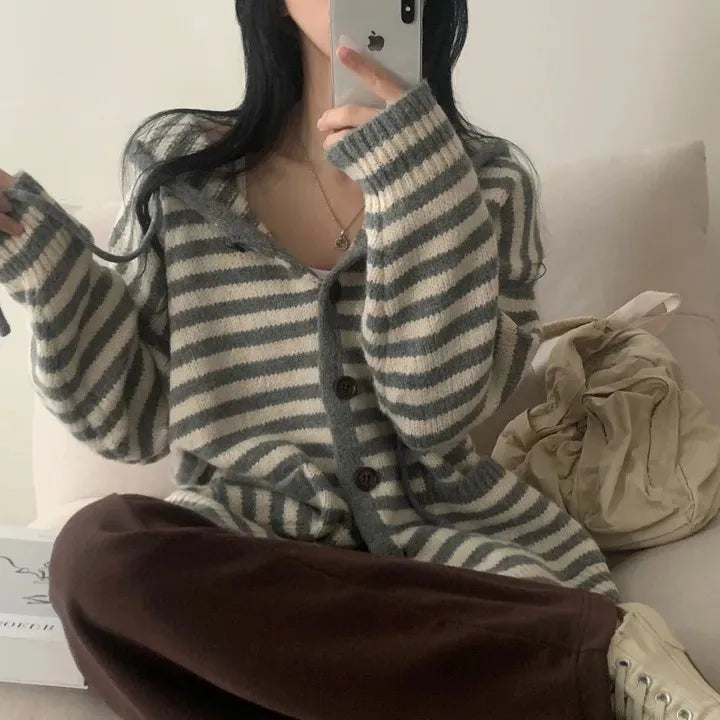 Fall Retro Women's Knitted Sweater Coat Faionable Striped Lazy Sle Hood Single Button Zipper Design Sense Top Warmth