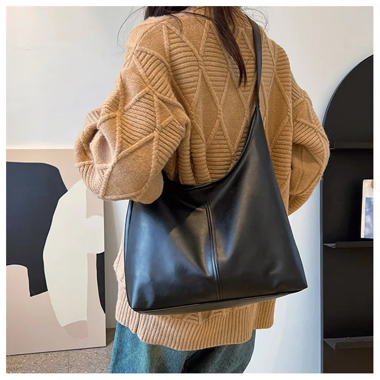 Large capacity commuting new winter popular 2025 solid color simple versatile fashion high sense texture casual single shoulder