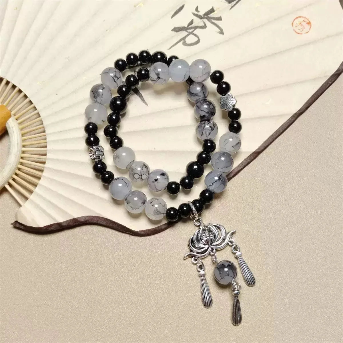 Fashionable and simple multi-layer bracelet suitable for enthusiasts who like to play with accessories and for everyday wear