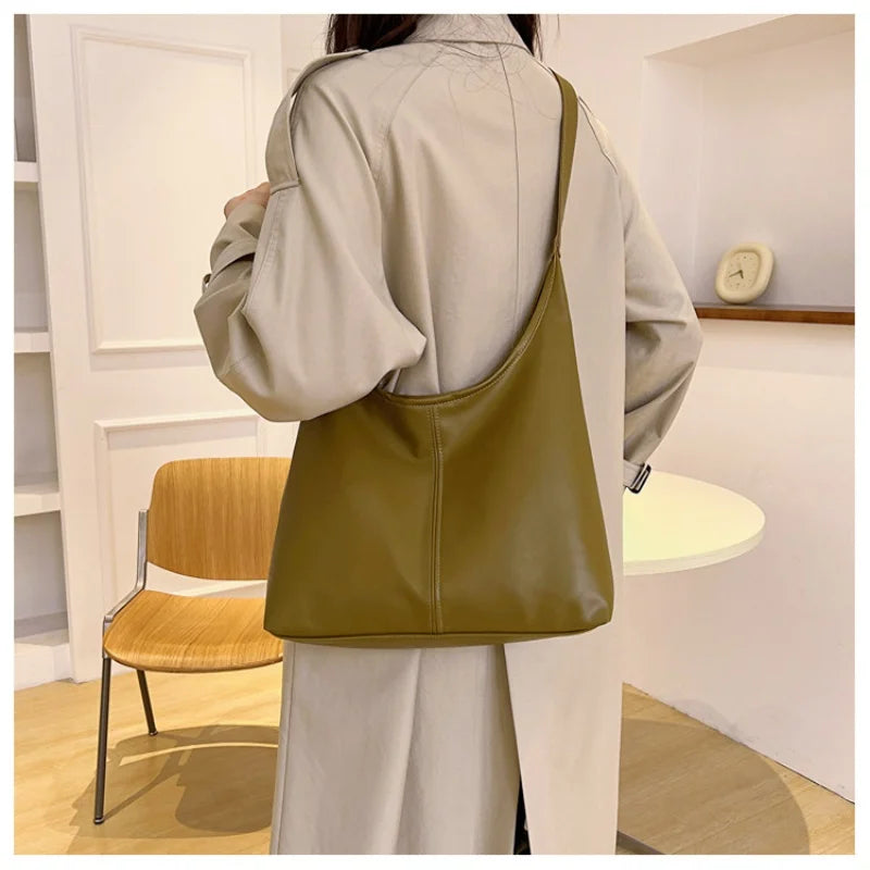 Large capacity commuting new winter popular 2025 solid color simple versatile fashion high sense texture casual single shoulder