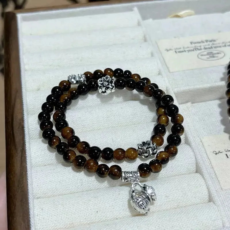 Fashionable and simple multi-layer bracelet suitable for enthusiasts who like to play with accessories and for everyday wear