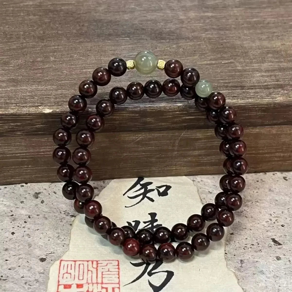 Fashionable and simple multi-layer bracelet suitable for enthusiasts who like to play with accessories and for everyday wear